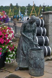 Herring girl - bronce sculpture at the SE corner of Stornoways inner harbour - sculpted by Charles Engebretsen and Ginny Hutchison